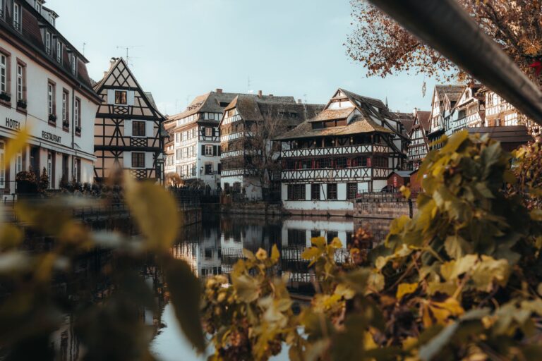 Où savourer les délices de Strasbourg lors de balades gourmandes ?