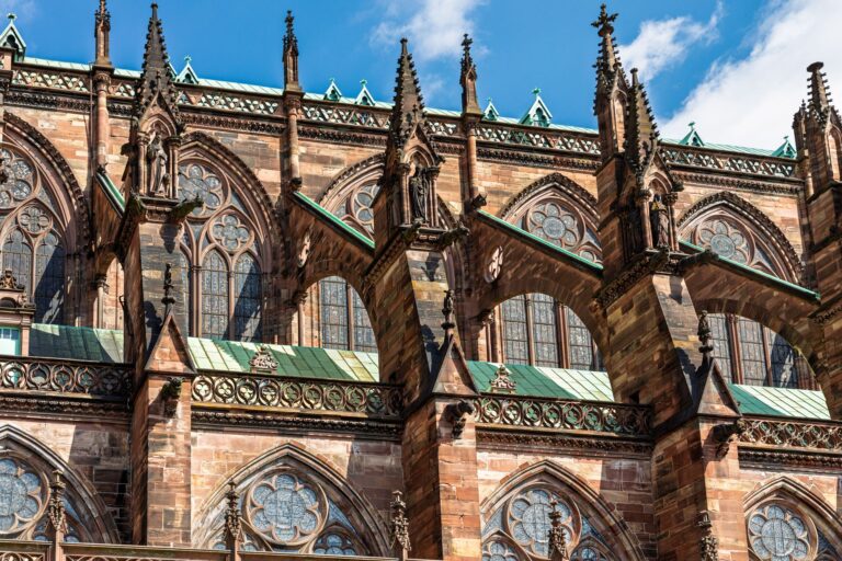 Strasbourg : quel est l&rsquo;impact du patrimoine religieux sur la ville ?